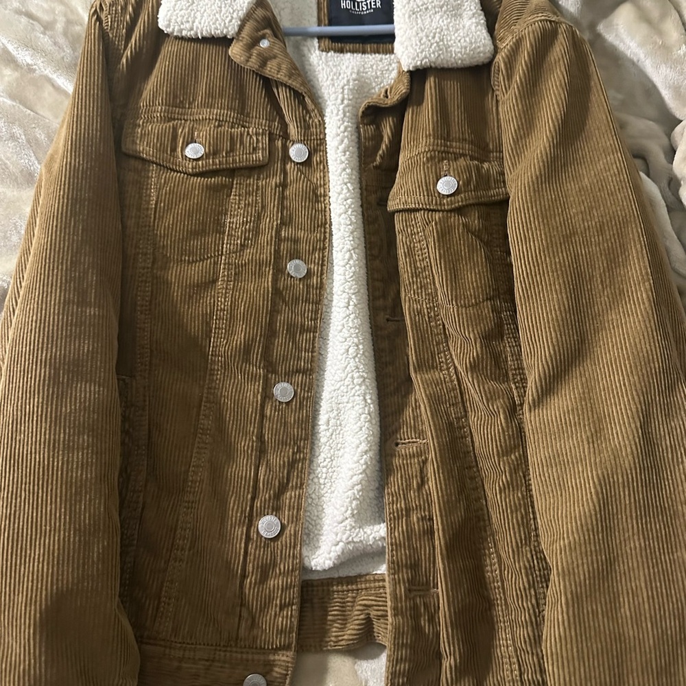 Hollister Tan Corduroy Jacket with Cream Sherpa Lining